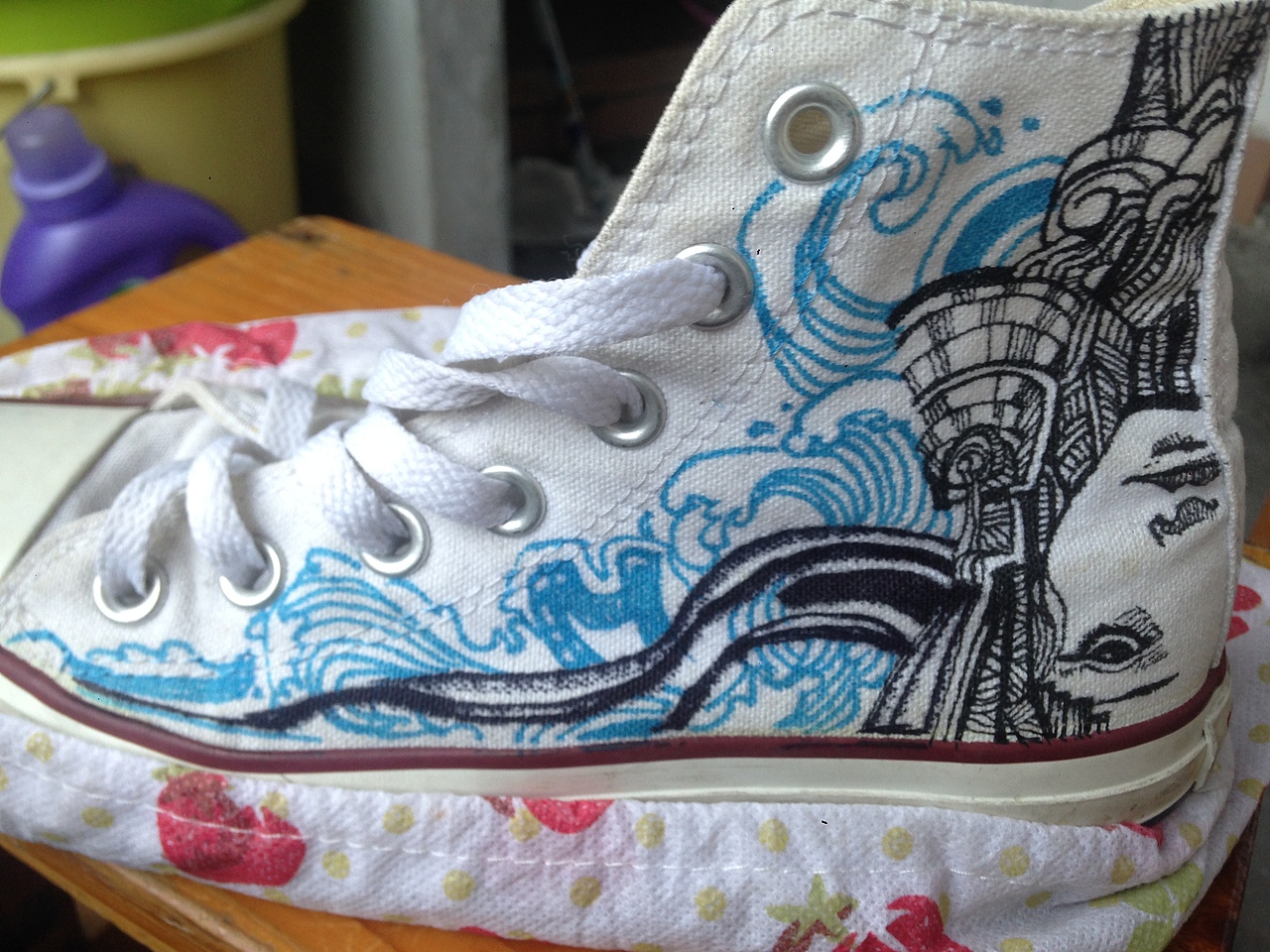 帆布鞋涂鸦