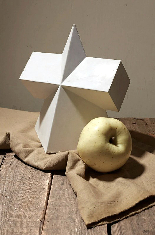 石膏几何体与苹果素描绘画