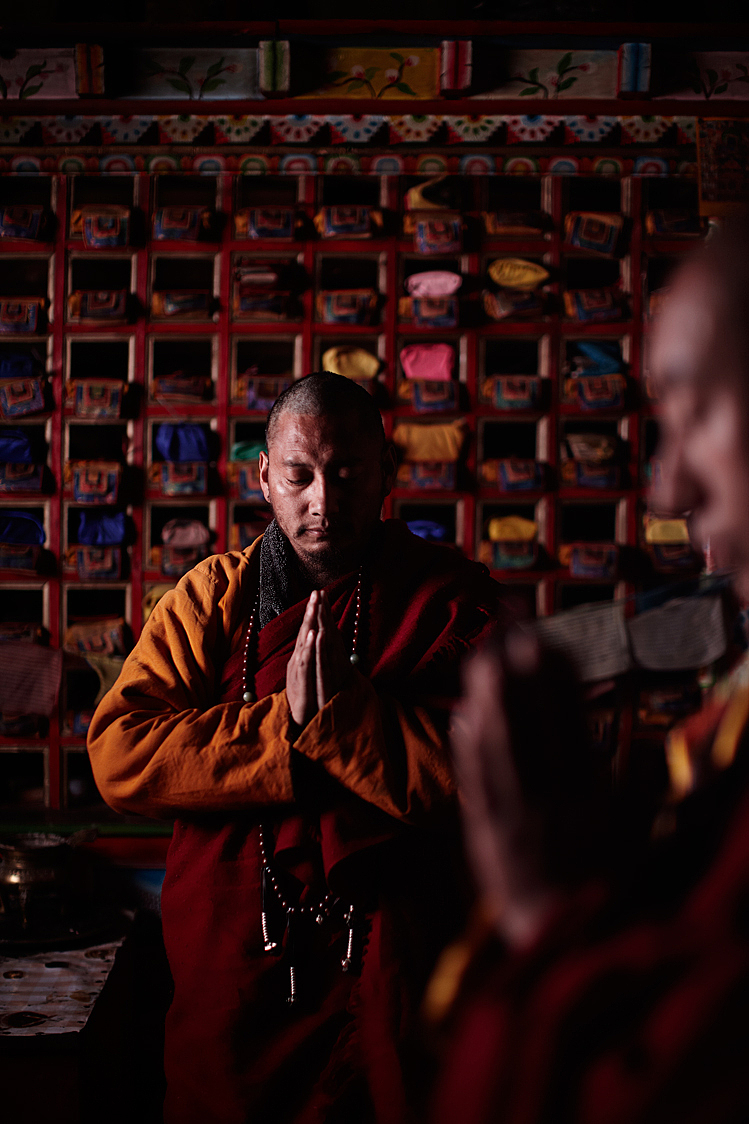 《信徒》（未完成）+部分花絮（图ZMTIxODU2MzI=） - 人像摄影 - 站酷设计师fotothink原创素材 - 站酷ZCOOL