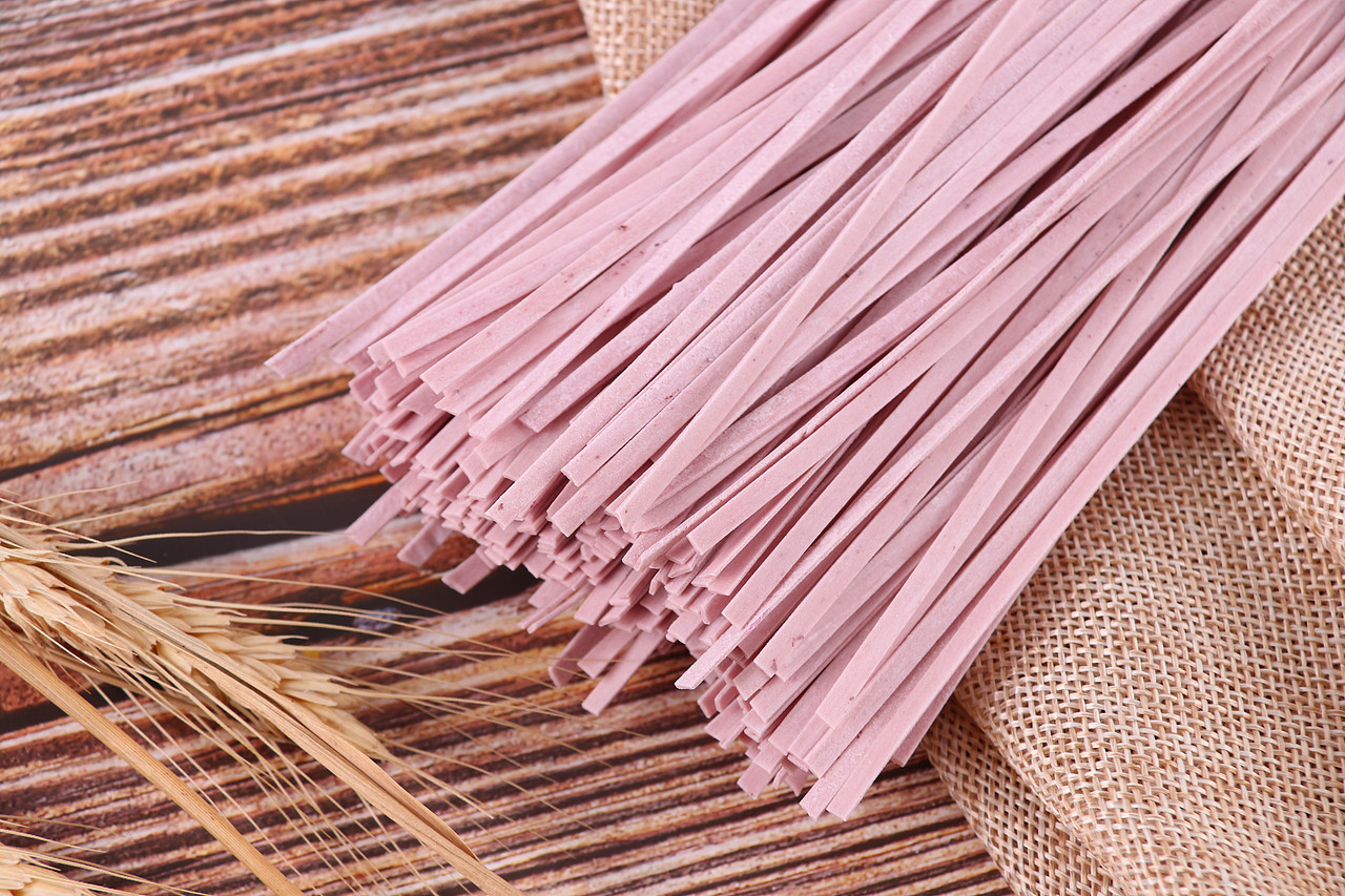 B06粮油米面\C05-米面杂粮\V60紫薯挂面（图ZMjU1MjgyMzgw） - 产品摄影 - 站酷设计师图海网原创素材 - 站酷ZCOOL