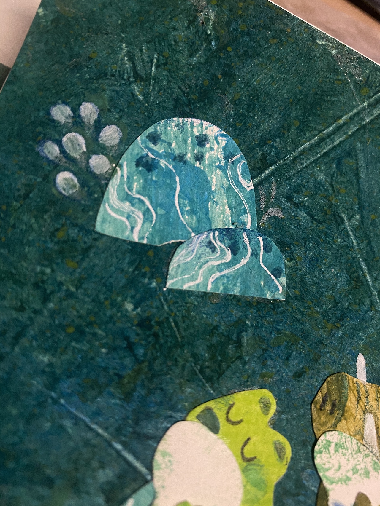 拼贴绘本《小绿坞》（图ZMjkxNDk5NDA0） - 绘本 - 站酷设计师孢子菌原创素材 - 站酷ZCOOL