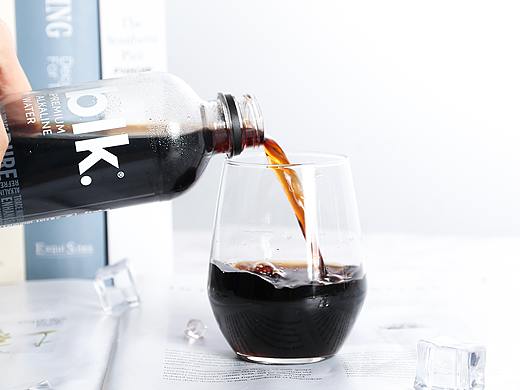 产品摄影ⅡBlk黑色矿泉水_