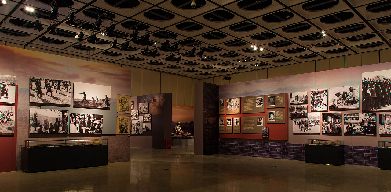 ［烽火中的女性－纪念抗日战争暨世界反法西斯战争胜利70周年专题展］