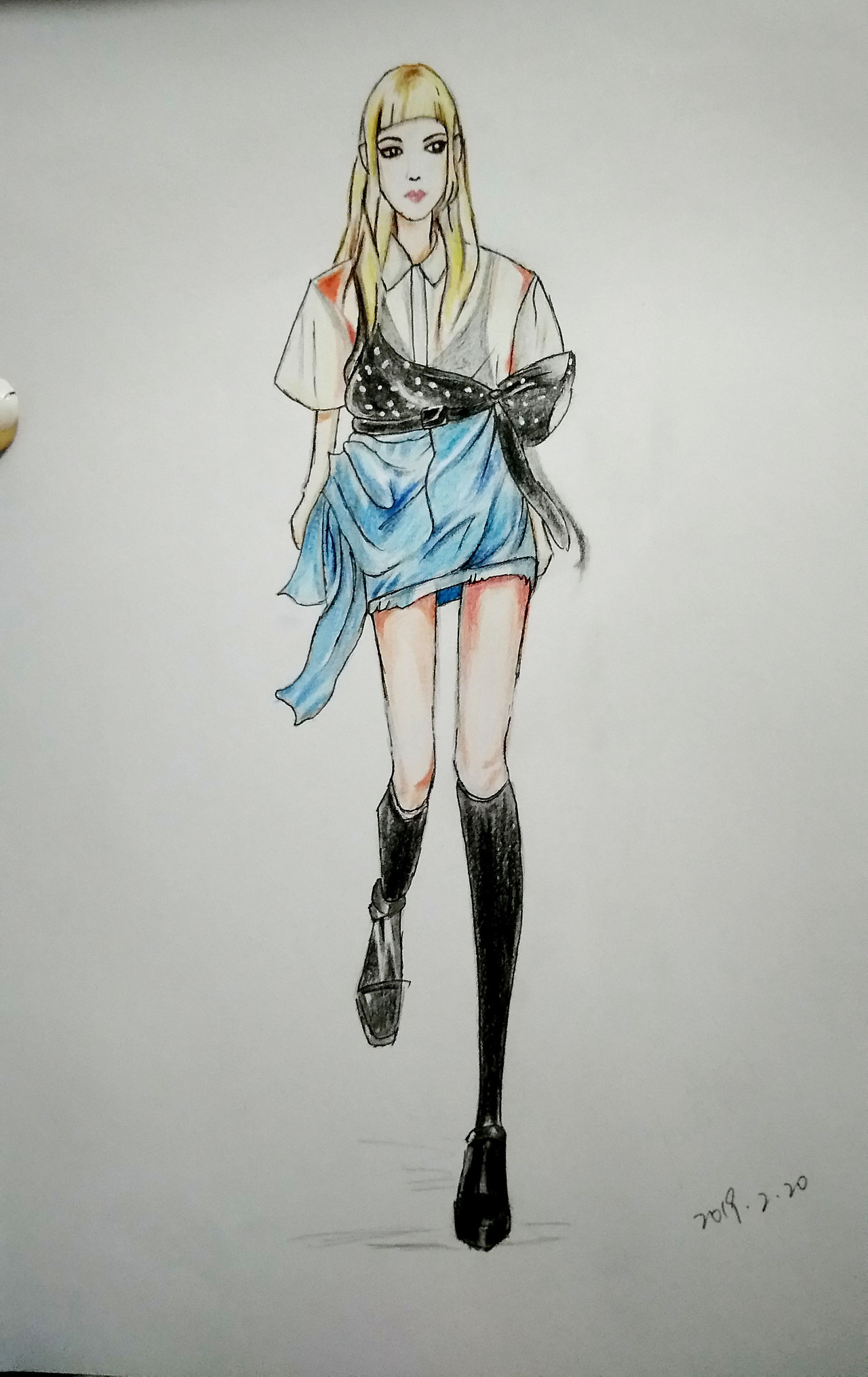 彩铅手绘服装效果图