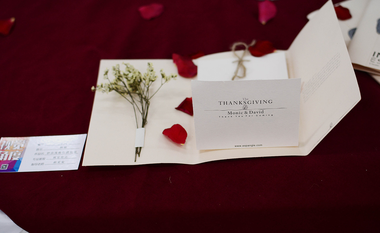 大学期间的渣作-伊莎庞格红酒包装设计（图ZNDMwMzcwODg=） - 包装 - 站酷设计师Youngnew原创素材 - 站酷ZCOOL