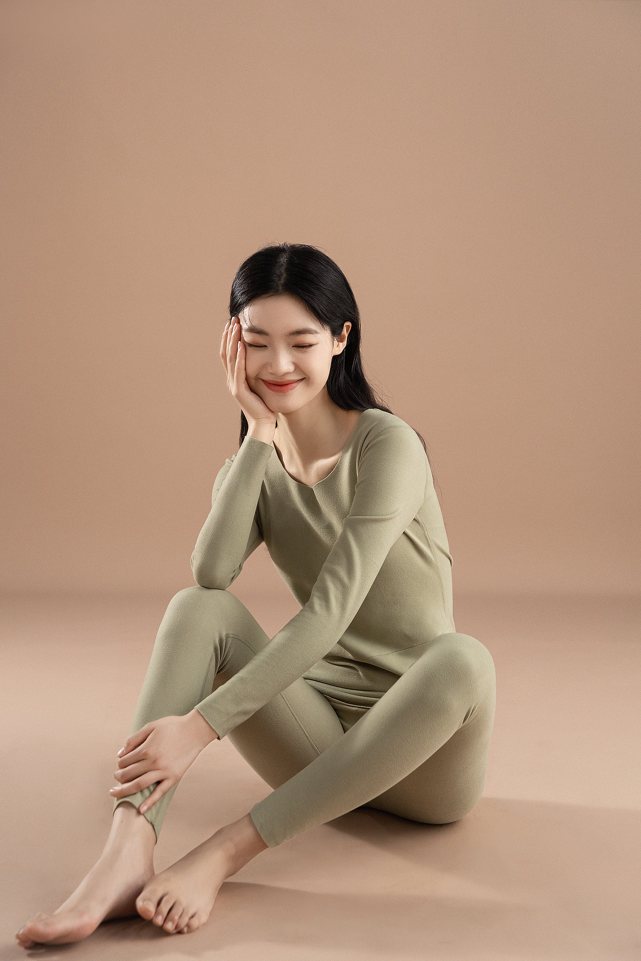 保暖内衣-表现力超强的女模