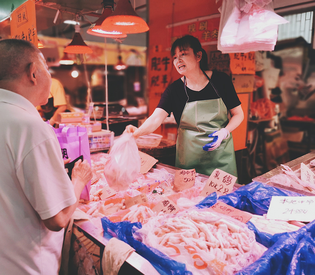 清晨,人们开始为一天的饮食而忙碌
