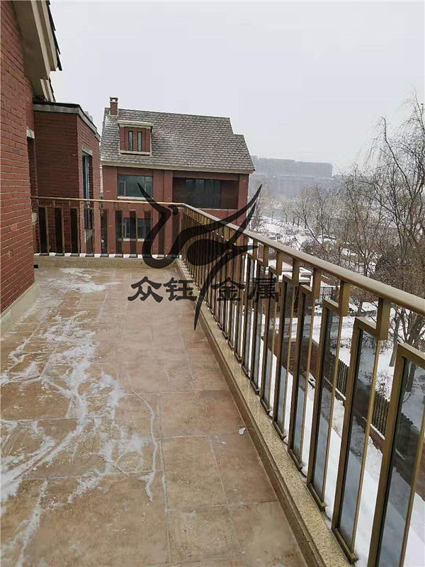 304不銹鋼立柱 欄桿批發(fā) 工程玻璃陽臺樓梯扶手配件（圖ZMjQ4NDk2NjEy） - 酒店餐飲設計 - 站酷設計師眾鈺金屬原創(chuàng)素材 - 站酷ZCOOL