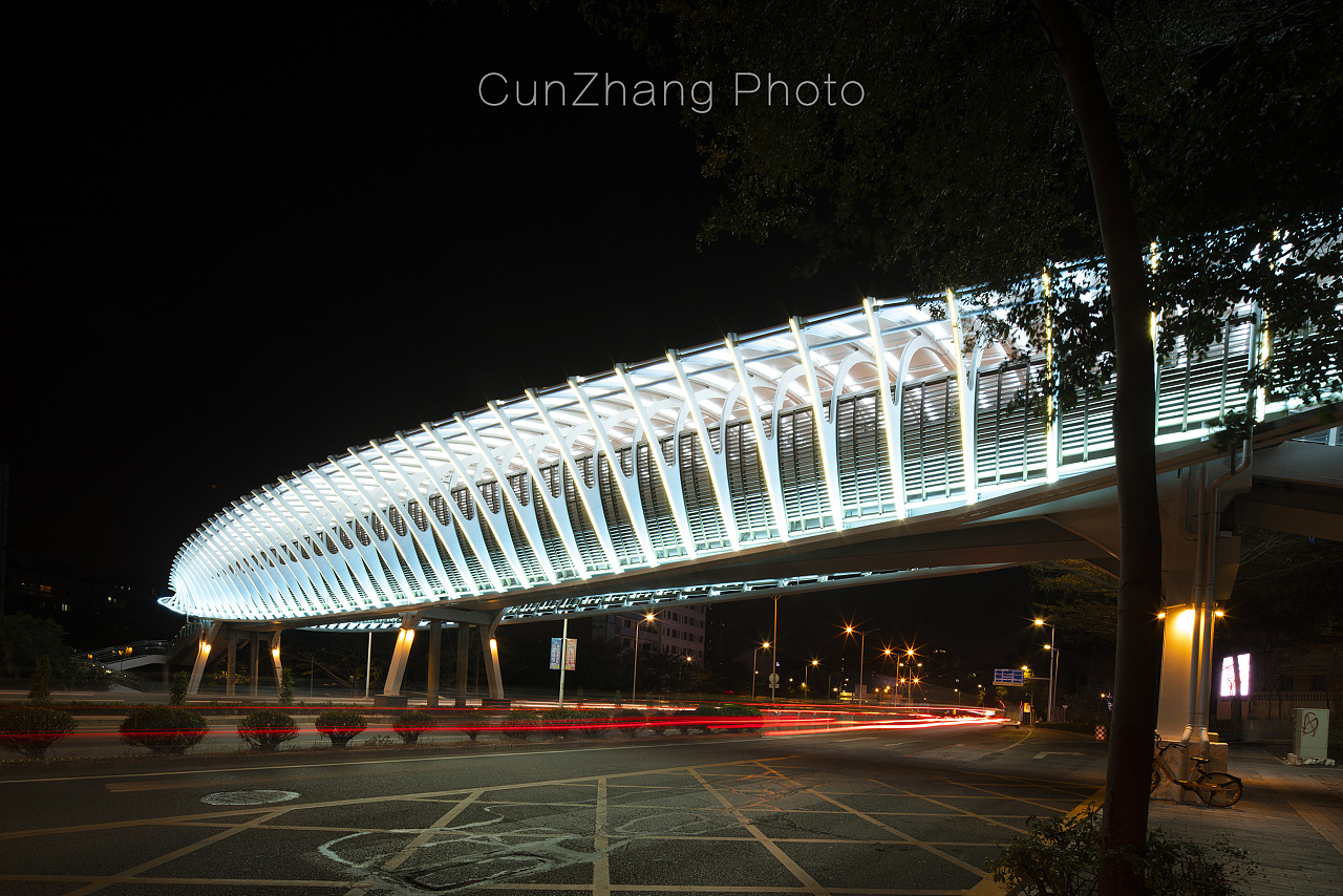 深圳天桥 流浪人士福利—捂奶村长是也