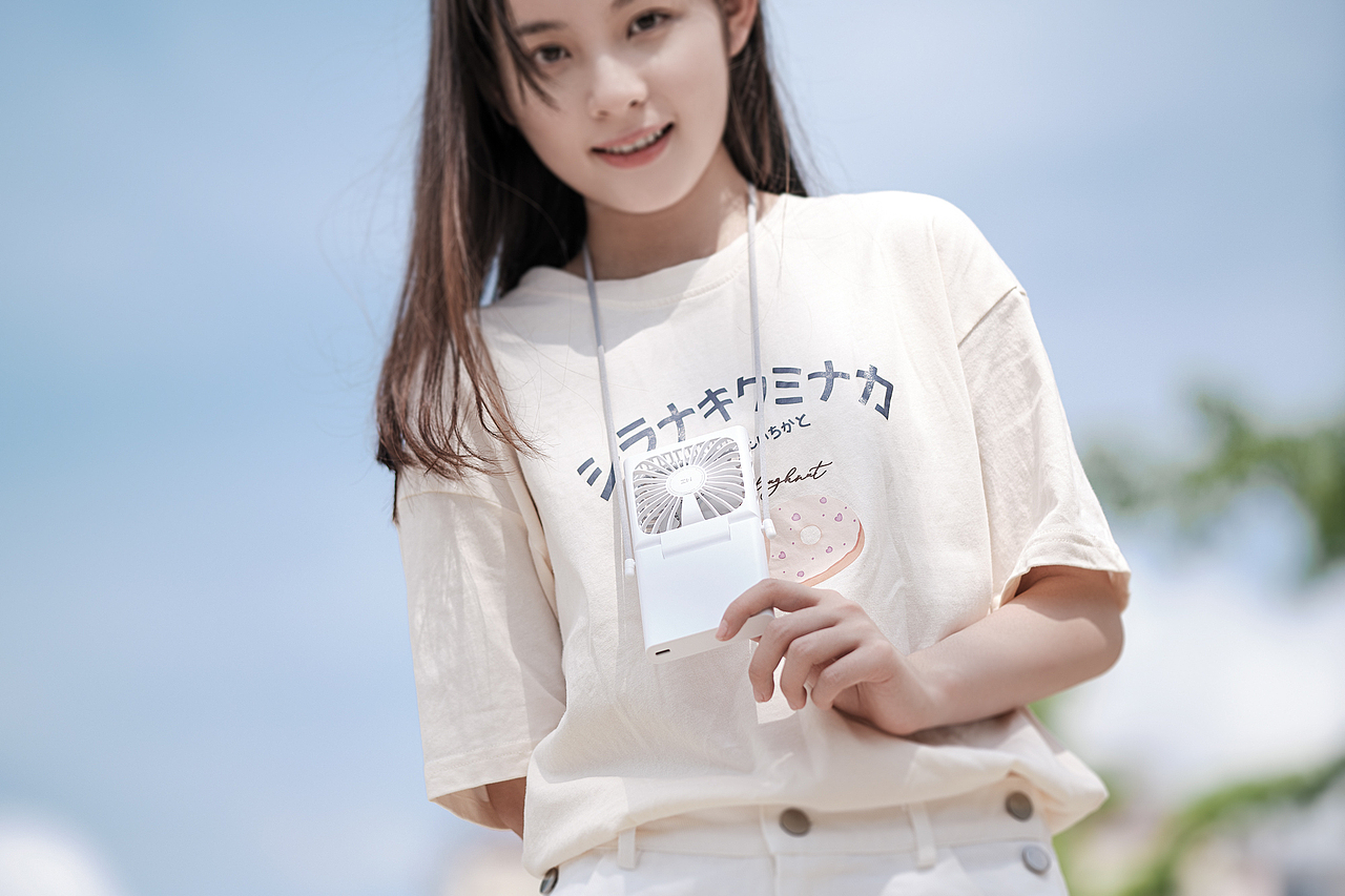 随手拍丨紫米折叠挂脖风扇（图ZMzA3MTIxMTMy） - 产品摄影 - 站酷设计师白底图原创素材 - 站酷ZCOOL