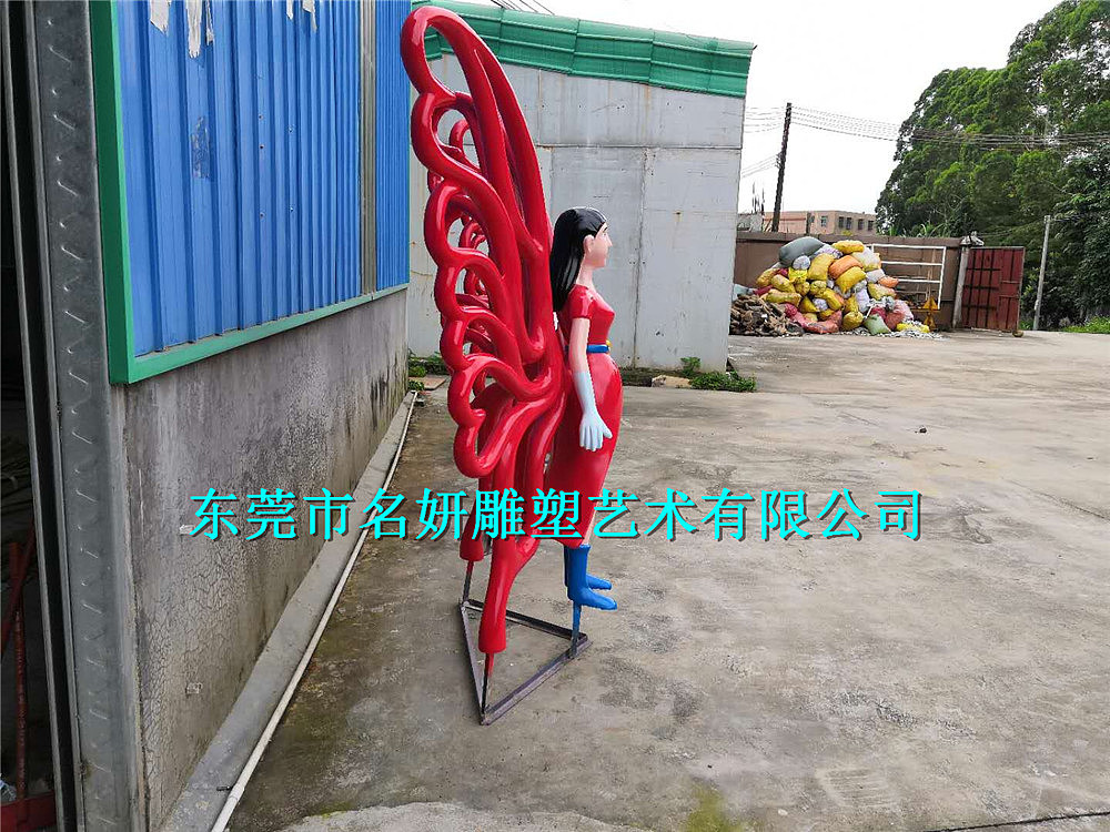 蝴蝶谷五彩斑斓玻璃钢花仙子雕塑景象令人流连忘返