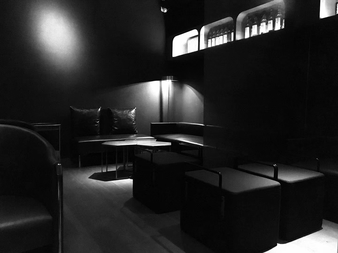 拍摄黑暗酒吧案例（图ZMTk4NDU5NTI4） - 宣传物料 - 站酷设计师摄影师樊玉亮原创素材 - 站酷ZCOOL