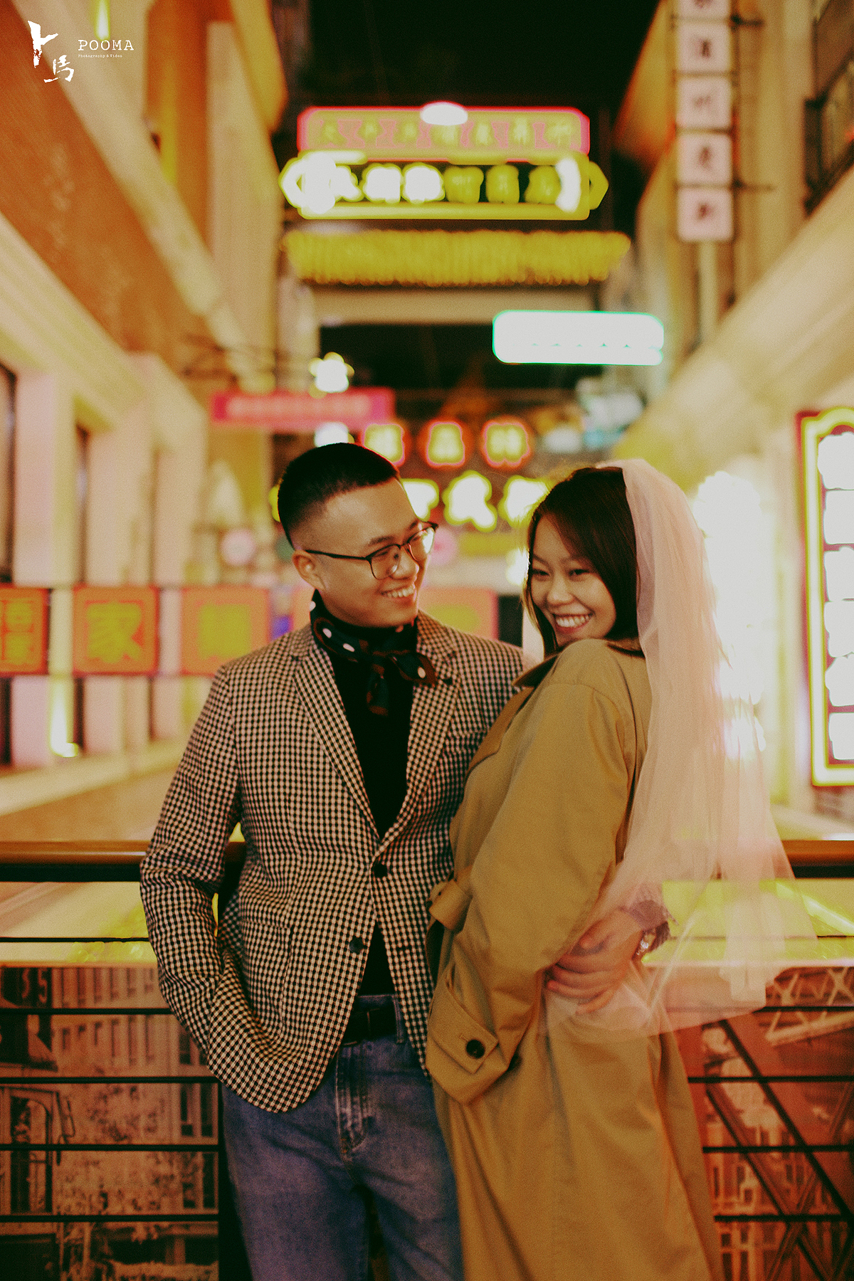 人群川流不息，在身边像是晃动的电影胶片 | 西安（图ZMjMxNDQ1OTY0） - 婚礼摄影 - 站酷设计师Pooma卜马原创素材 - 站酷ZCOOL