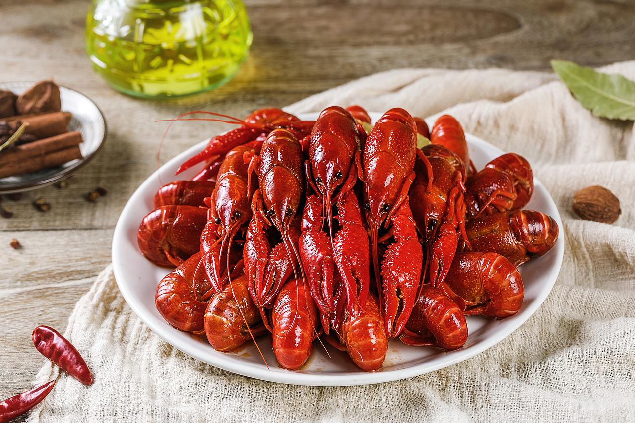 麻辣小龙虾|十三香小龙虾（图ZMjA5NTg5MTQw） - 产品摄影 - 站酷设计师烟台美食摄影师酋原创素材 - 站酷ZCOOL