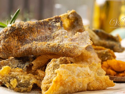 网红美食 蛋黄薯片 和鱼皮薯片