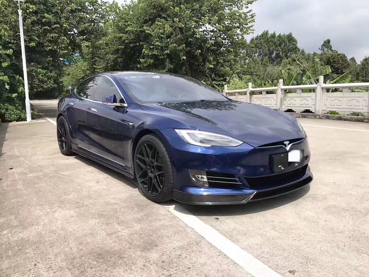 特斯拉model s改装r款碳纤维 前唇 侧裙 后唇 轮眉尾翼