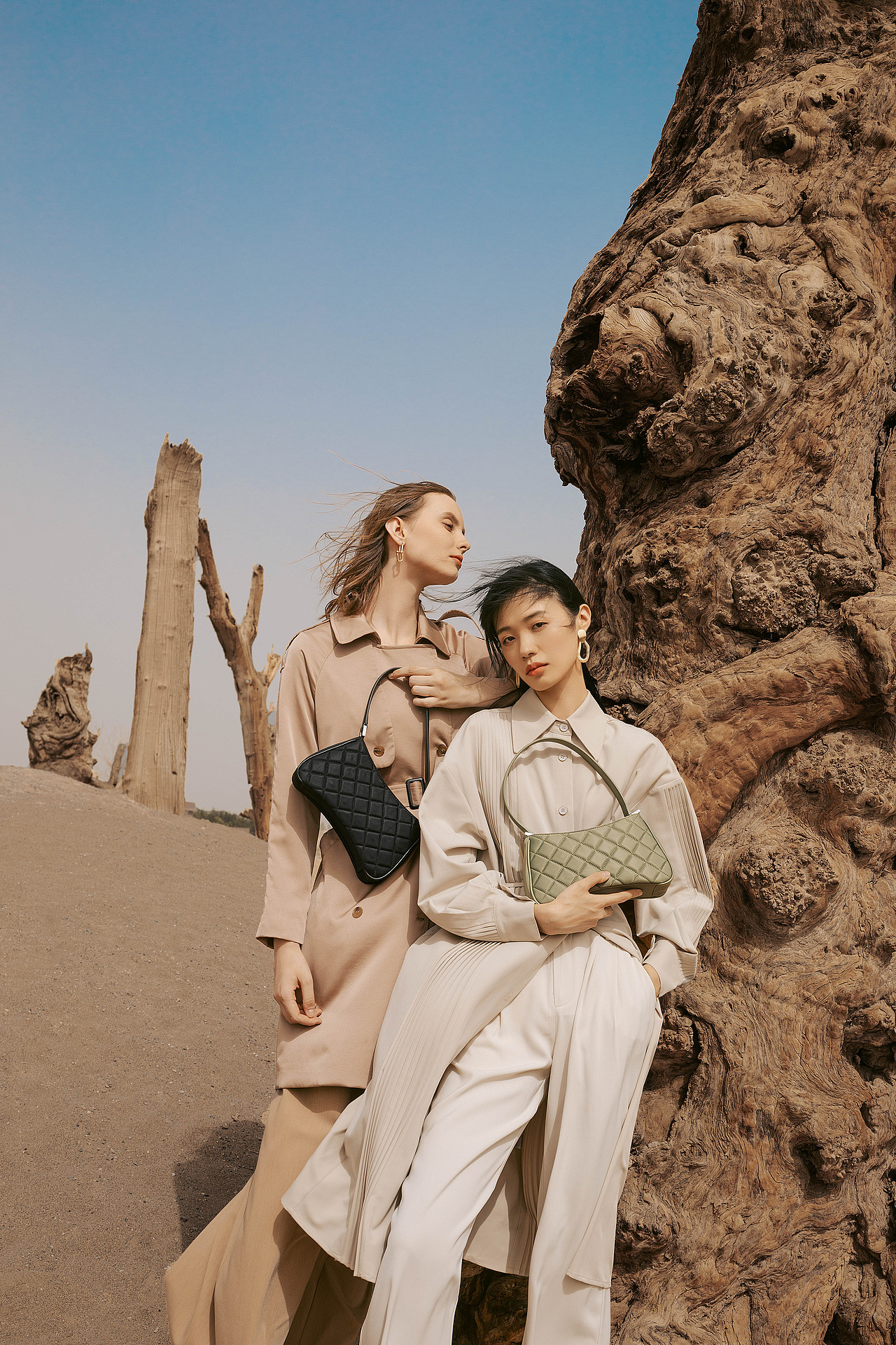 敦煌一组商业拍摄 包包 服装 等品牌