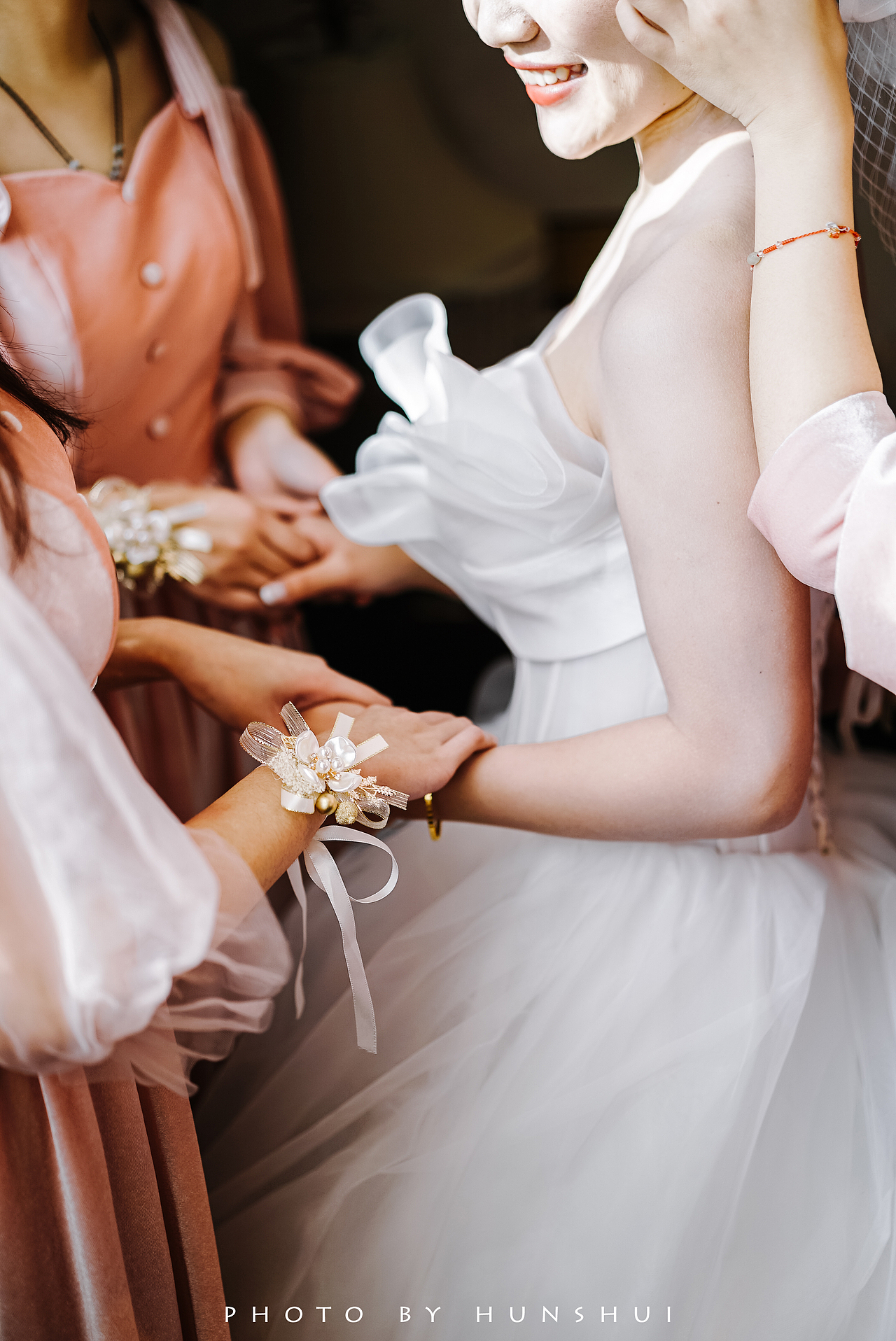 混水纪实摄影｜婚礼跟拍｜云裘一袖的流光（图ZMjM5NDI2MDQ4） - 人文/纪实摄影 - 站酷设计师摄影师混水原创素材 - 站酷ZCOOL