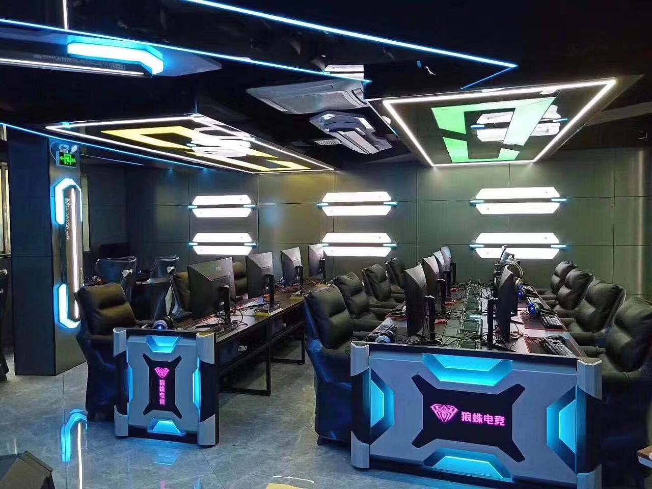 专业网咖设备电竞床,电竞挂件生产销售