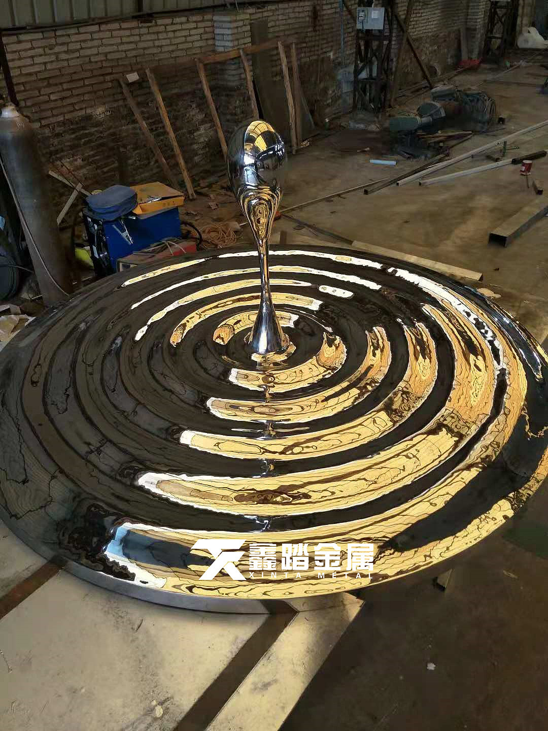 镜面不锈钢水滴雕塑—不锈钢涟漪雕塑展现动态之美