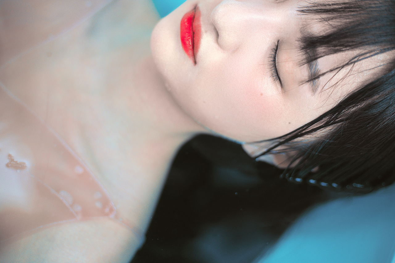 人像摄影——鱼缸里的美人鱼（图ZMjIxNDg3NjQw） - 人像摄影 - 站酷设计师千殇变无殇原创素材 - 站酷ZCOOL