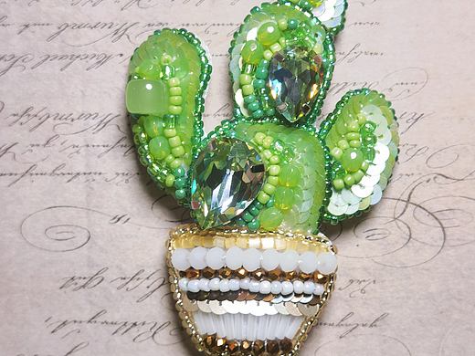 珠繡仙人掌胸針（個人主頁-ZNjkwMjExMTY=） - 首飾設(shè)計 - 站酷設(shè)計師畫師心上人原創(chuàng)素材 - 站酷ZCOOL