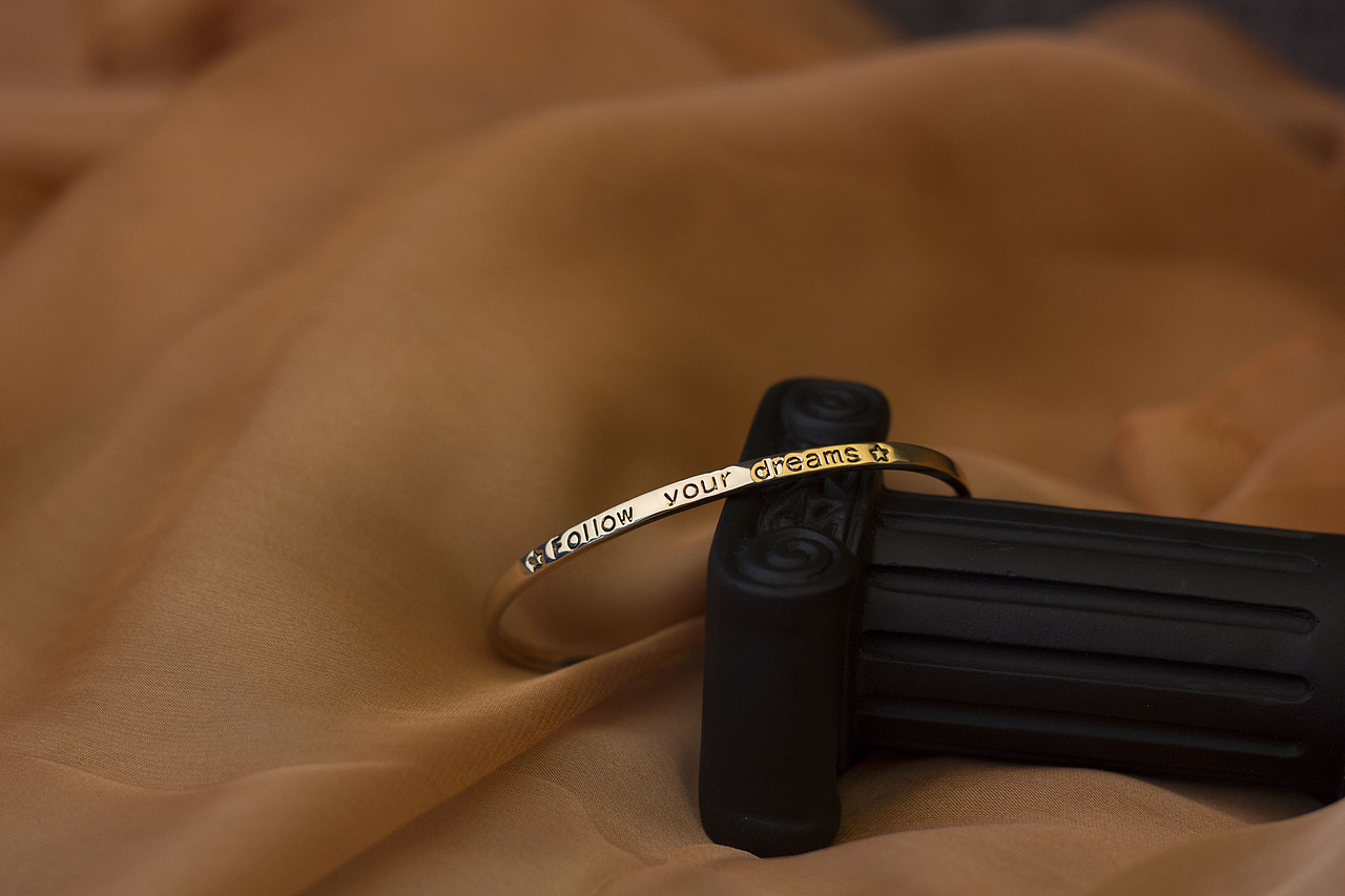 手饰（图ZMzk4NDE1MDg=） - 产品摄影 - 站酷设计师aokisym原创素材 - 站酷ZCOOL