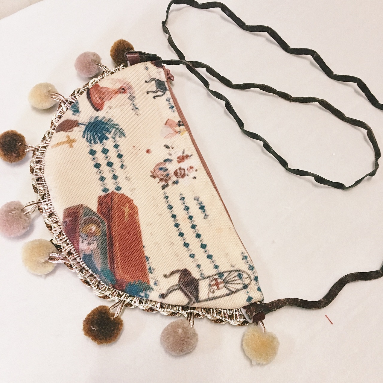 毕设 《老电影》主题插画 及衍生品（图ZMTEzNDYzNzQ0） - 商业插画 - 站酷设计师扶雅原创素材 - 站酷ZCOOL