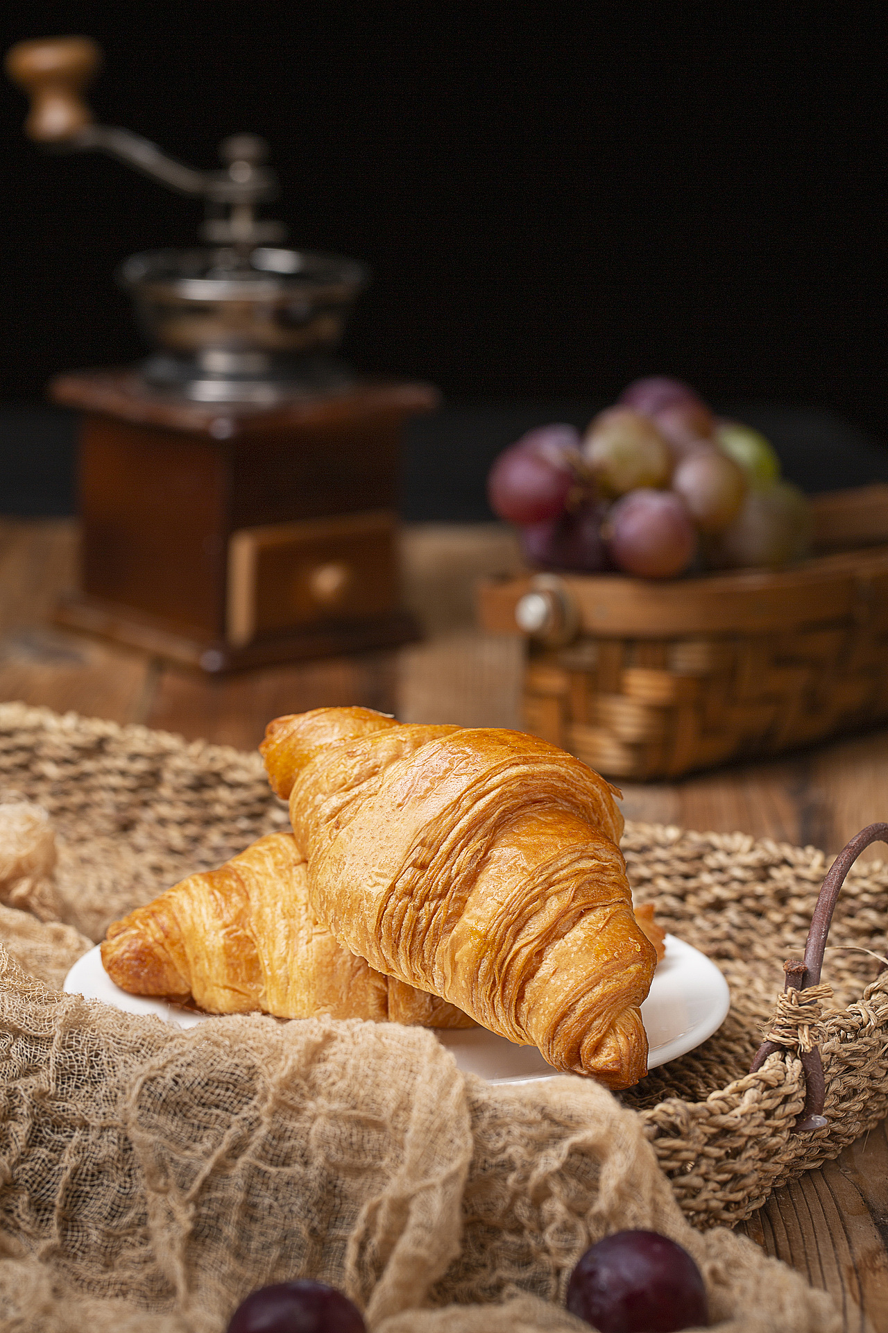 面包牛角包|摄影|美食摄影|壹忛文化传媒_原创作品-站酷zcool