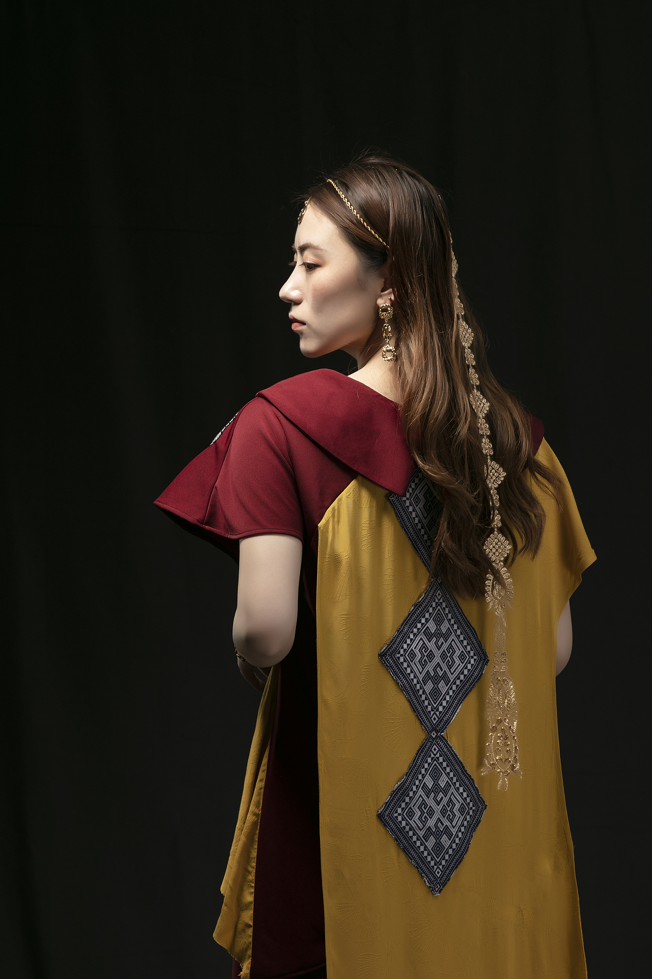 一組學(xué)生服裝畢業(yè)設(shè)計(jì)照（圖ZMjA4MjAwMTk2） - 時(shí)尚/藝術(shù)攝影 - 站酷設(shè)計(jì)師攝影師居不易原創(chuàng)素材 - 站酷ZCOOL