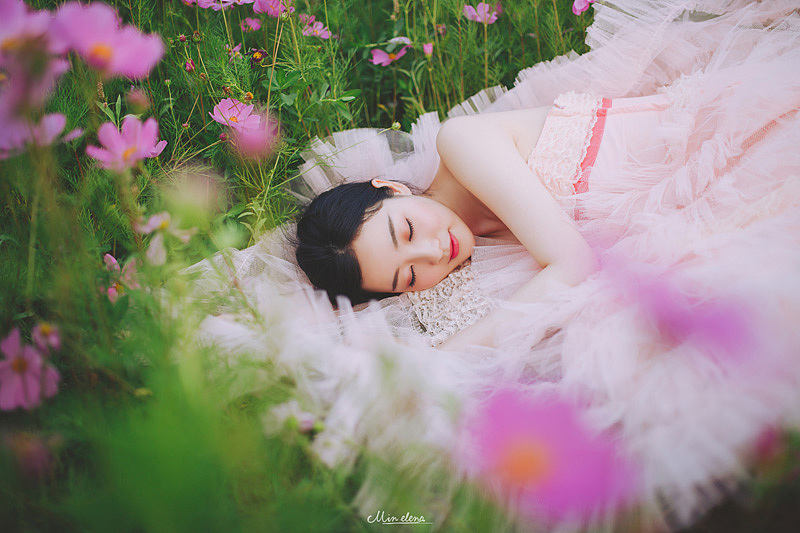 挽起彩虹的衣裳，追寻花朵的天堂（图ZODc0MzU2MDQ=） - 人像摄影 - 站酷设计师敏elena原创素材 - 站酷ZCOOL