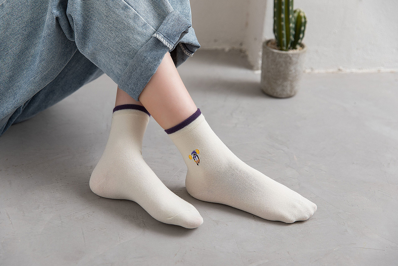 2019秋冬女袜INS风刺绣袜子日系