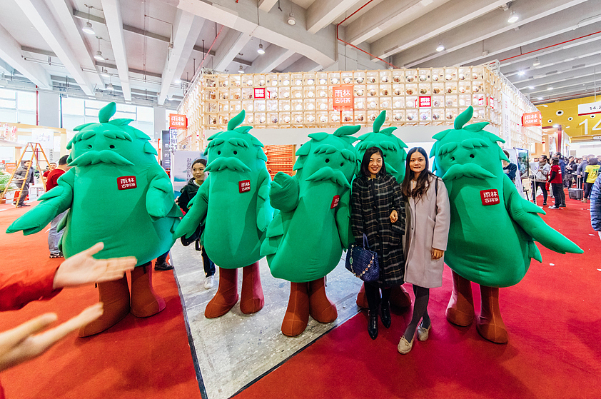 容品牌:茶饼搭建茶立方_雨林古茶坊茶博会展厅策划