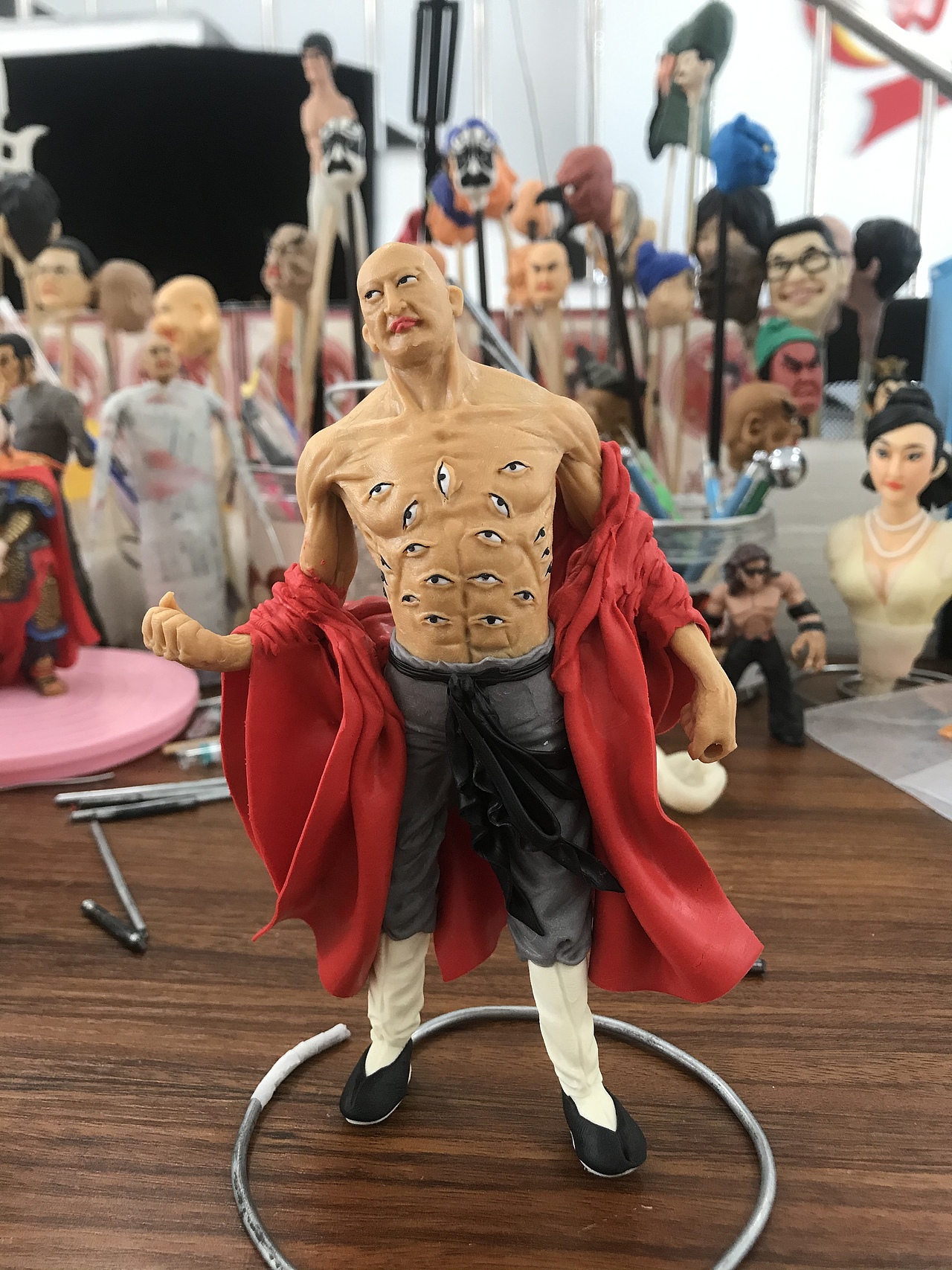 (又称多目怪,大蜈蚣成精)兵器是宝剑,唐僧被七只蜘蛛精捉住,八戒,悟空