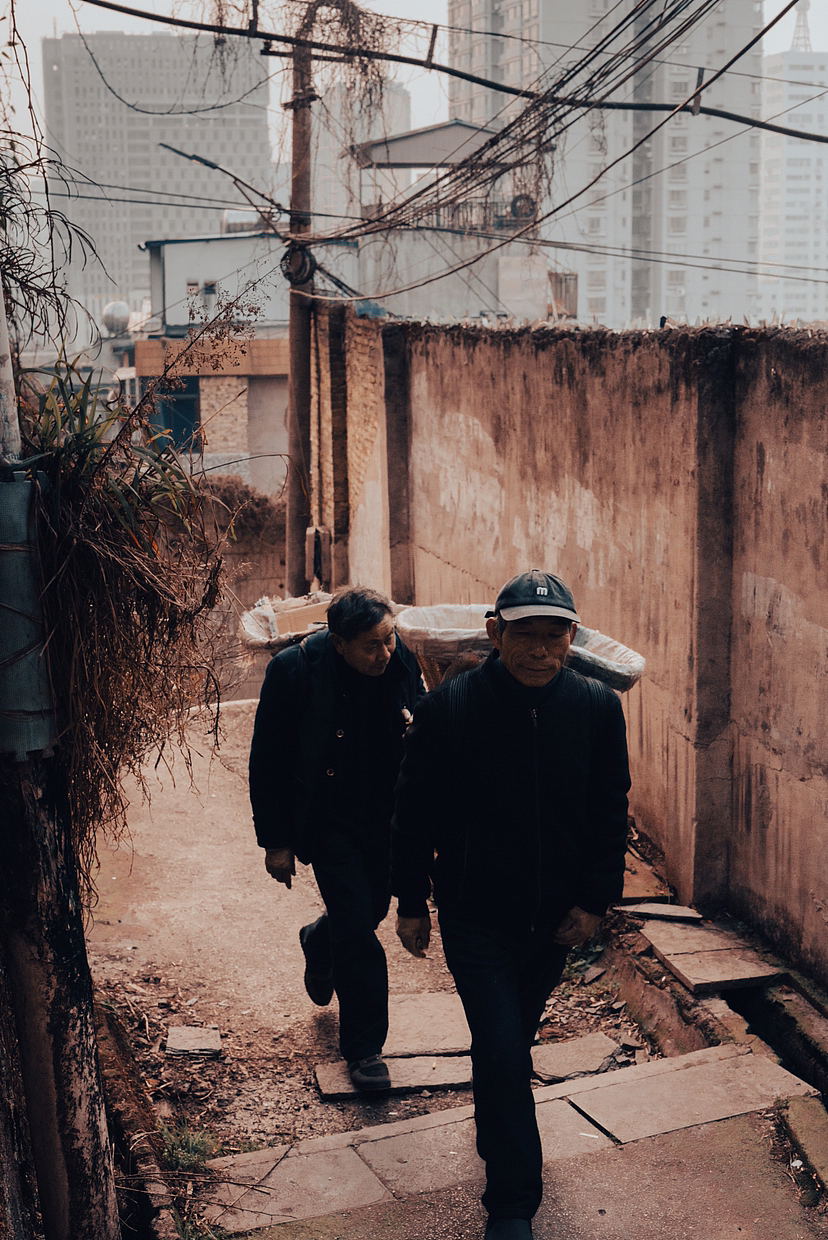 贵阳街拍示范（图ZMzMyNDg5MTUy） - 人文/纪实摄影 - 站酷设计师设计师R潮原创素材 - 站酷ZCOOL