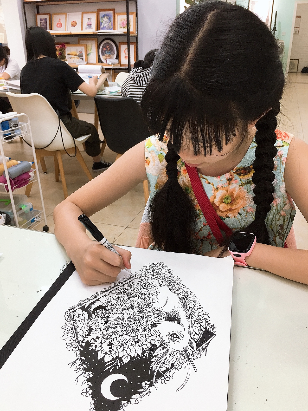 武汉小学生学画画、彩铅