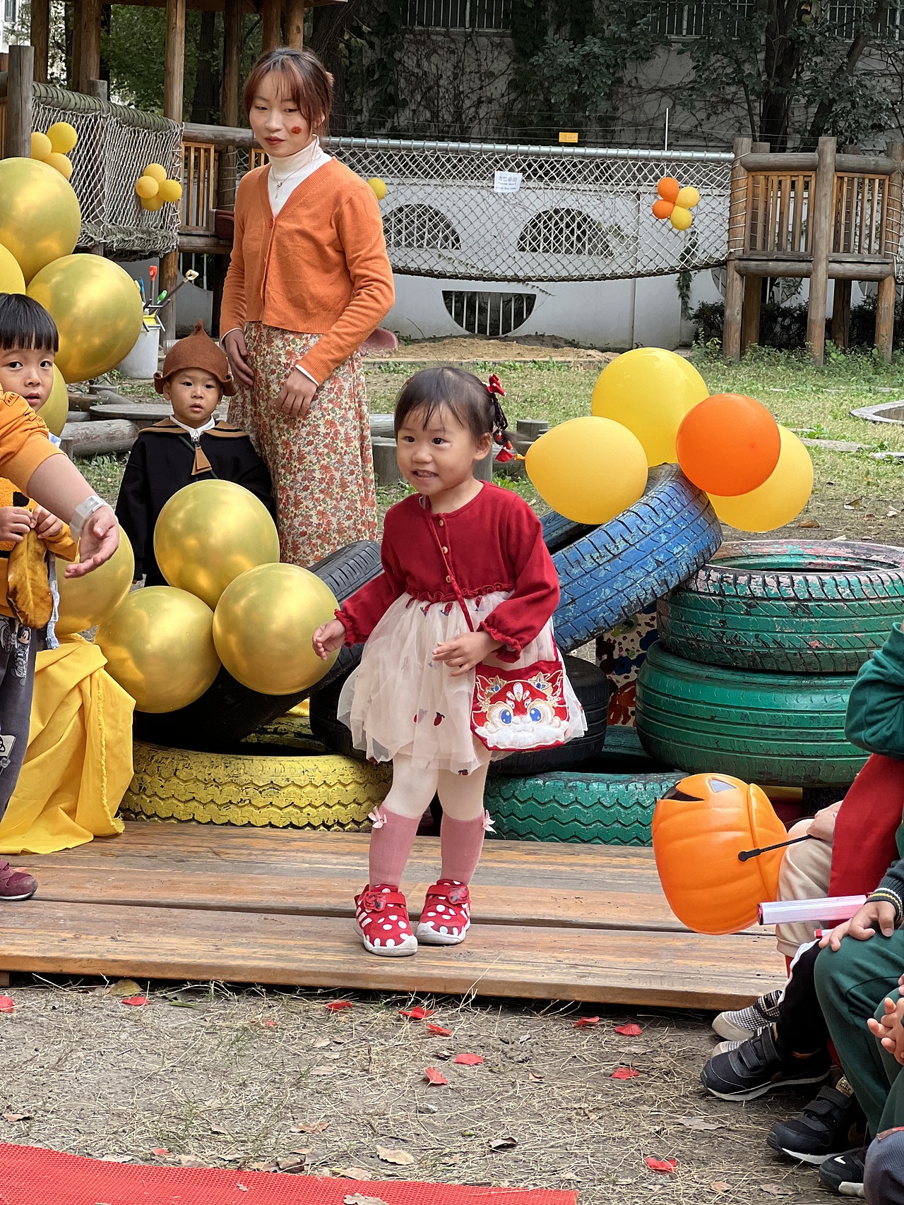 艺术美学｜空间布景·《秋日橙色派对》主大厅布景（图ZMzM0MTU1MjE2） - 雕塑 - 站酷设计师艺术美学张汉卿原创素材 - 站酷ZCOOL