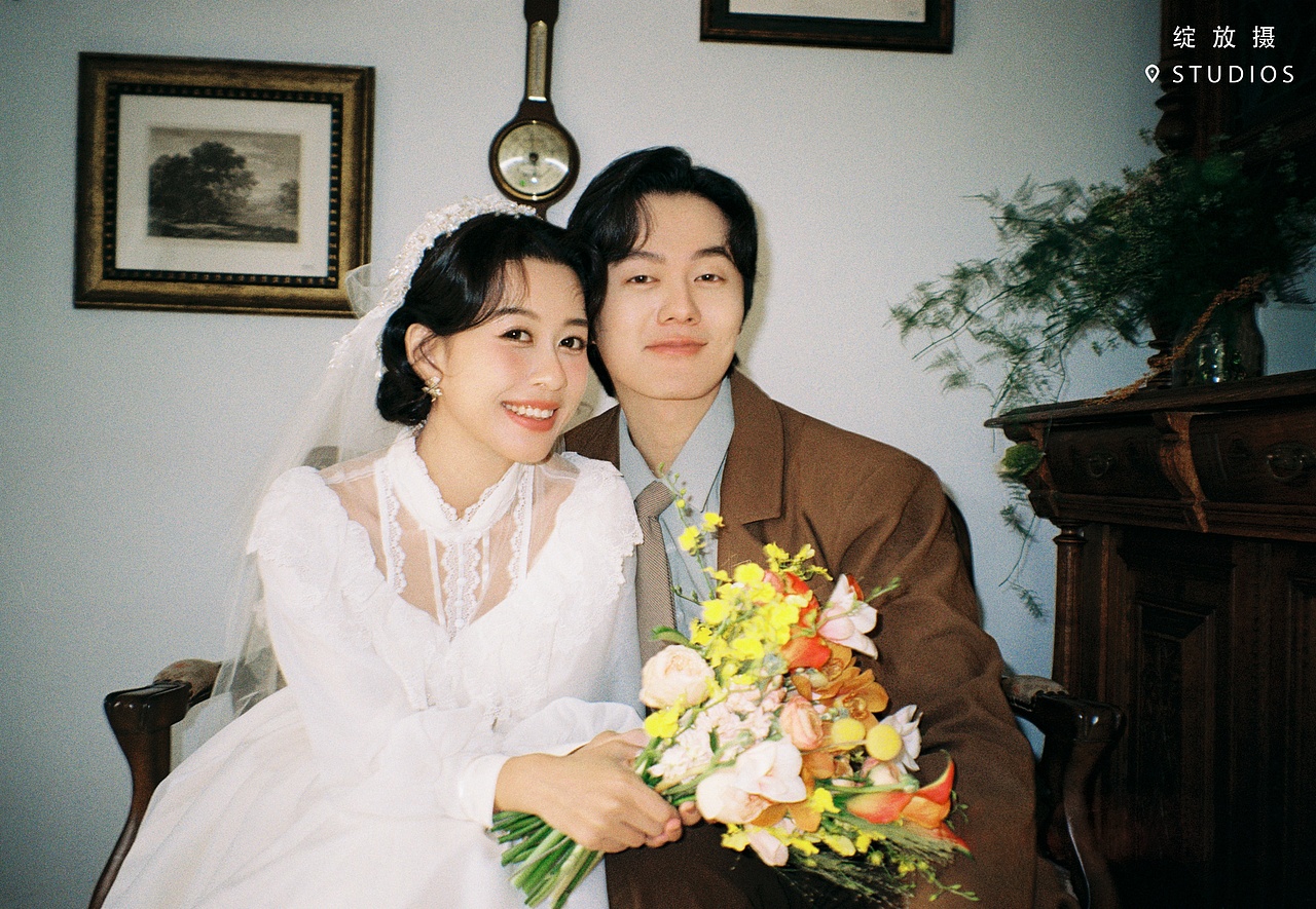 邂逅法式复古中的慵懒随意之美（图ZMzU3NTgwOTY0） - 婚礼摄影 - 站酷设计师绽放摄胶片摄影原创素材 - 站酷ZCOOL