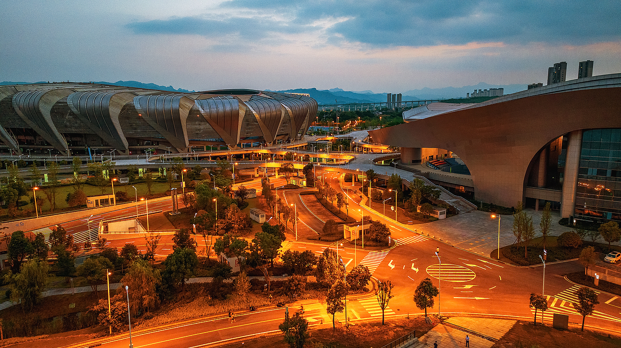 湖北宜昌奥林匹克运动中心昼夜航拍图片