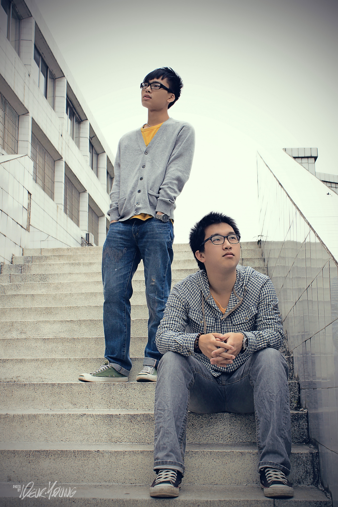 摄于2011年 遥望不同的方向