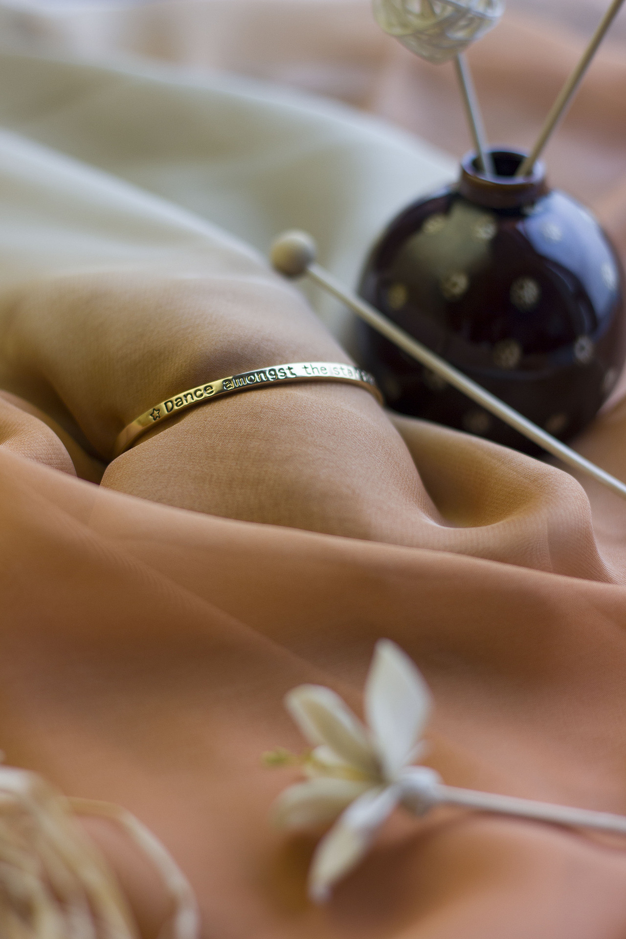 手饰（图ZMzk4NDE1NDg=） - 产品摄影 - 站酷设计师aokisym原创素材 - 站酷ZCOOL