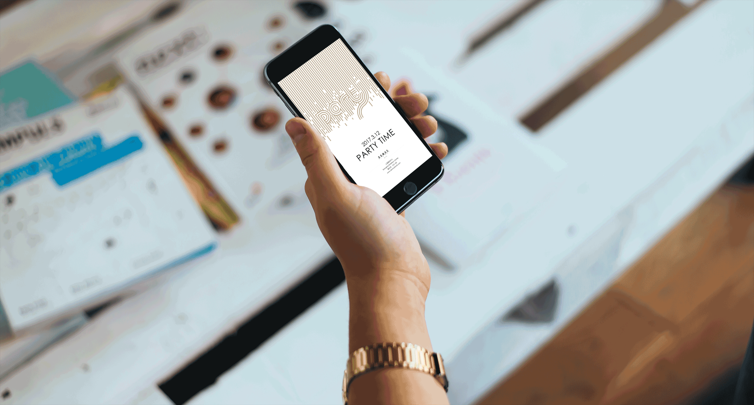 这个gif是我之后自己做着玩的,利用差不多的元素,可以做出很有趣的各种创意,上图做的是它们party的邀请函