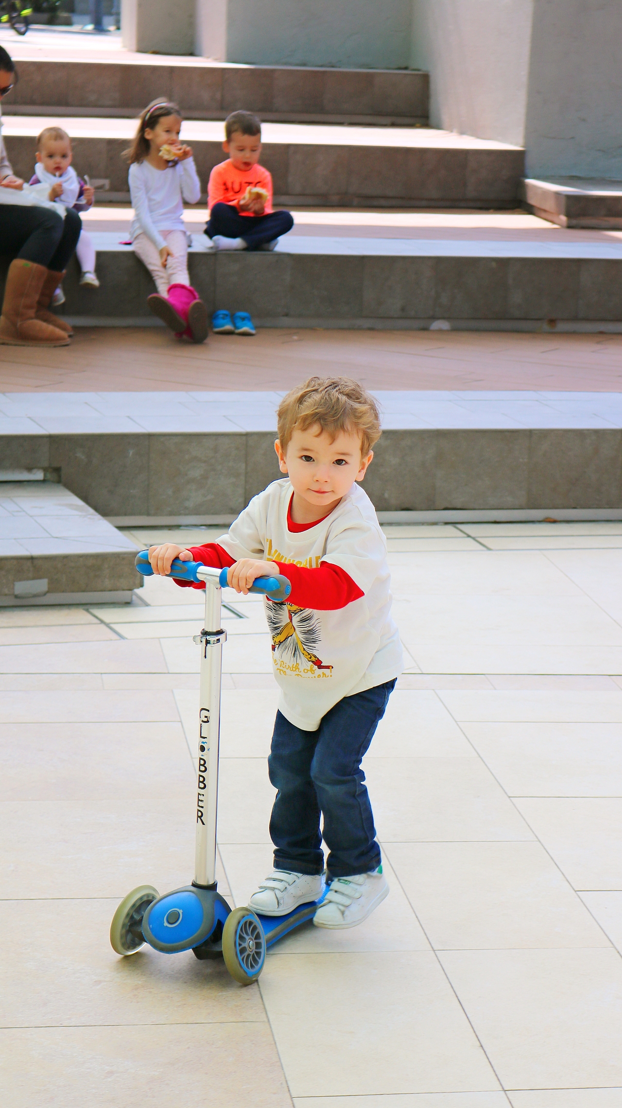 在镜头前溜达的天使