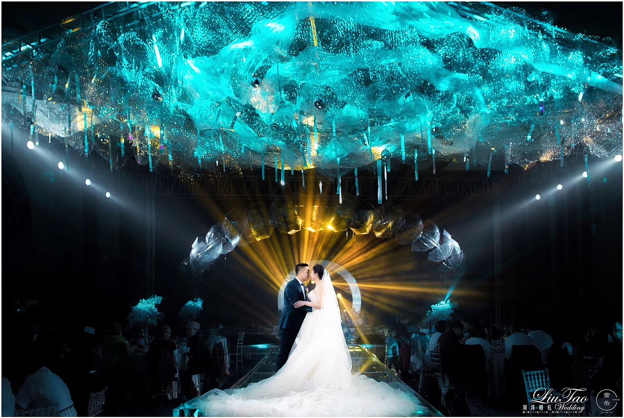 天空之境一场灯光婚礼