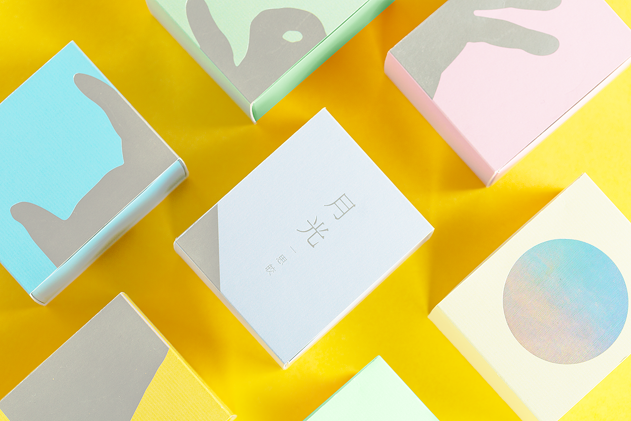 月光—企業(yè)定制版，一款夜里會(huì)自然亮起的月餅包裝。（圖ZODk4MzY0MjQ=） - 包裝 - 站酷設(shè)計(jì)師花山水溪設(shè)計(jì)原創(chuàng)素材 - 站酷ZCOOL