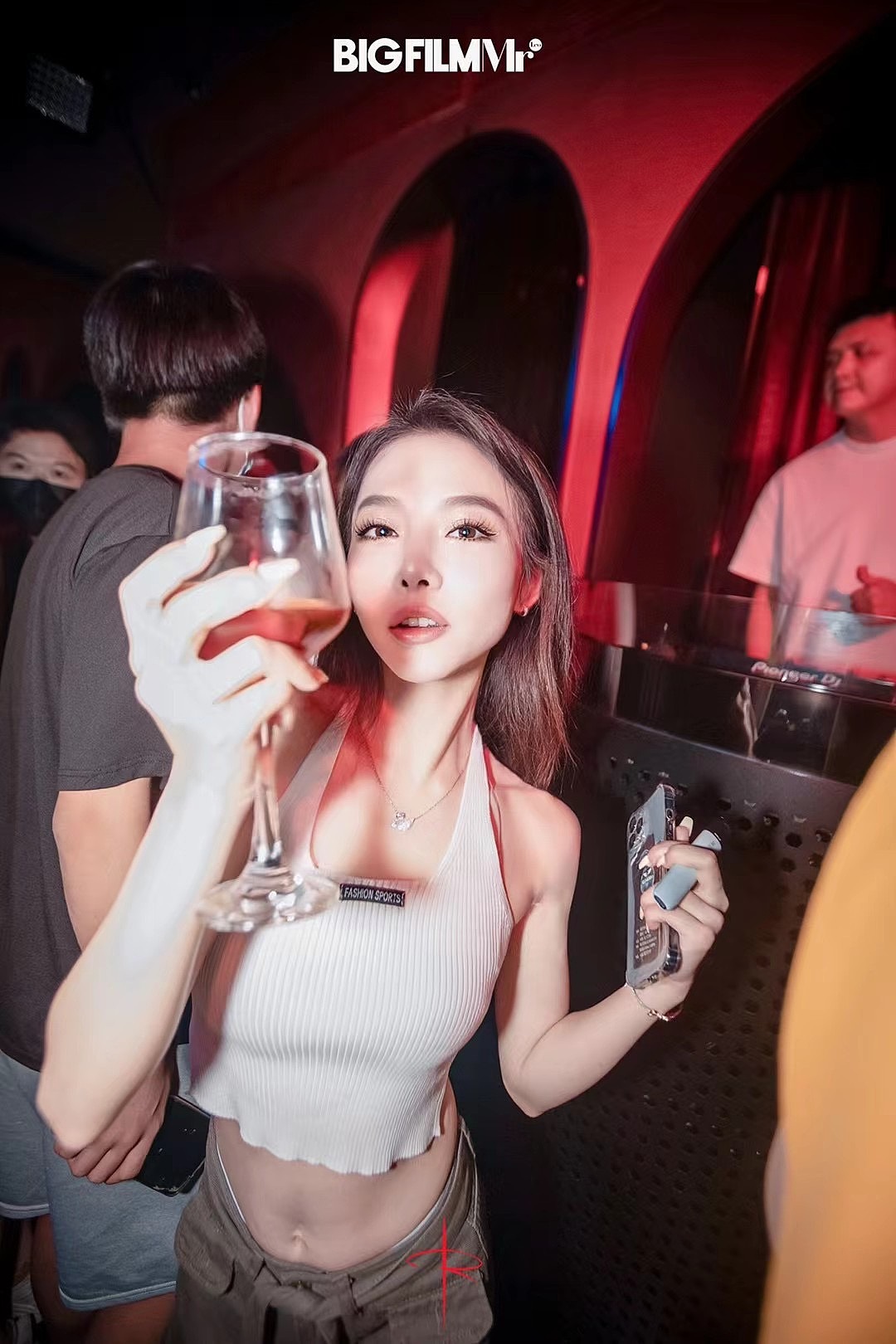 关于夜店的摄影。