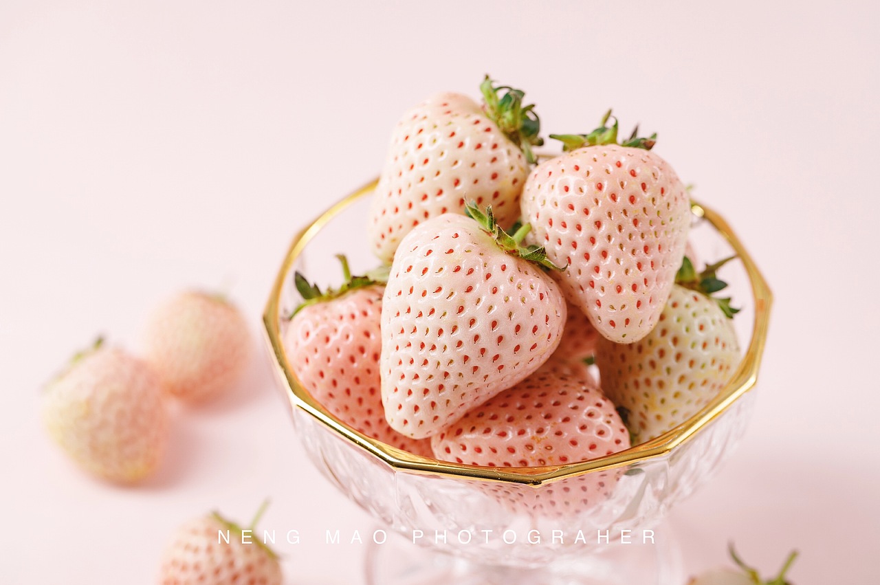 白色草莓水果产品摄影日常拍摄（图ZMTk5ODc0MzQw） - 产品摄影 - 站酷设计师飞扬的能貓原创素材 - 站酷ZCOOL