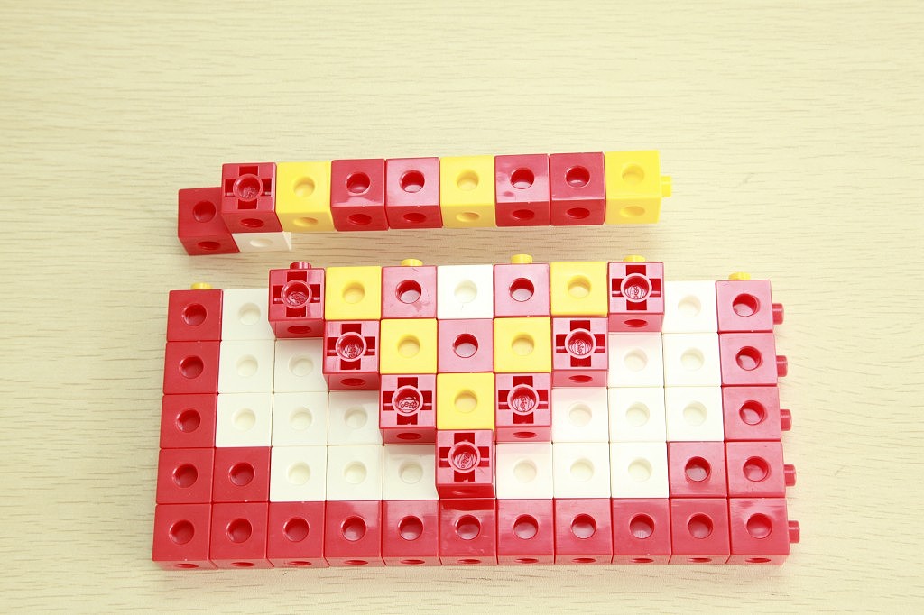 一款简单的玩具组装定格动画制作。