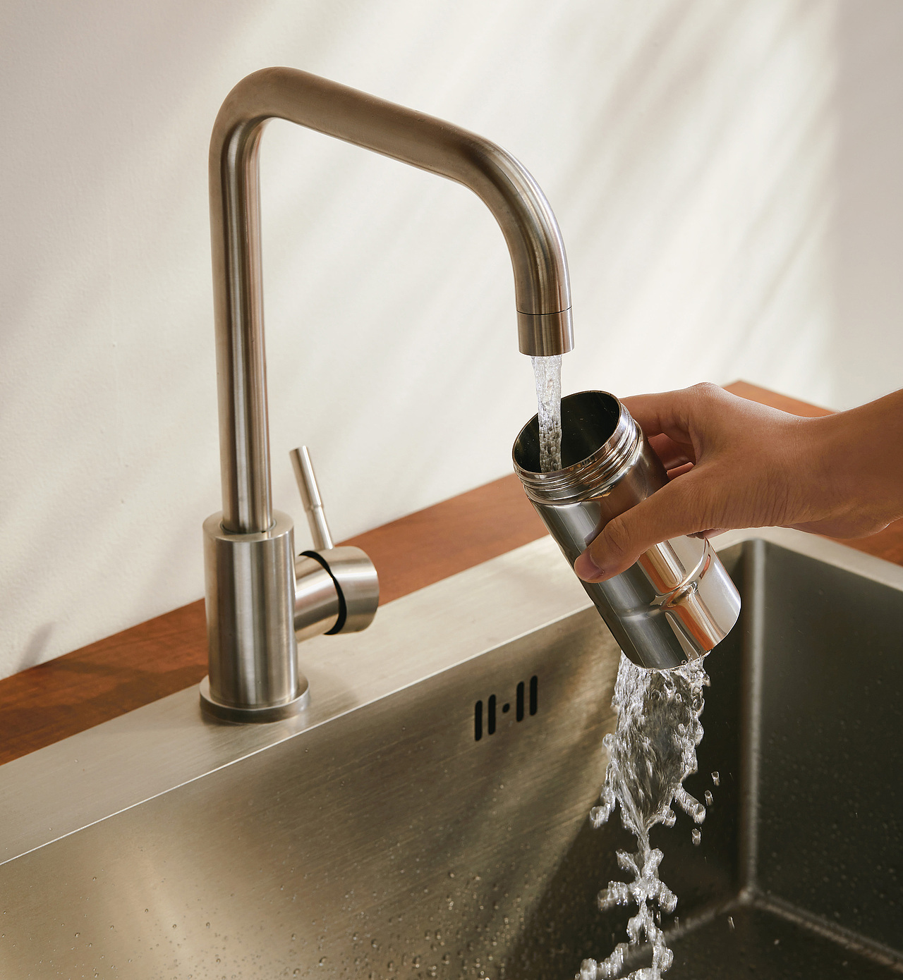 Daewoo 大宇面条枪 平面拍摄（图ZMjIzMjc2OTY0） - 产品摄影 - 站酷设计师半佛系摄影杰原创素材 - 站酷ZCOOL