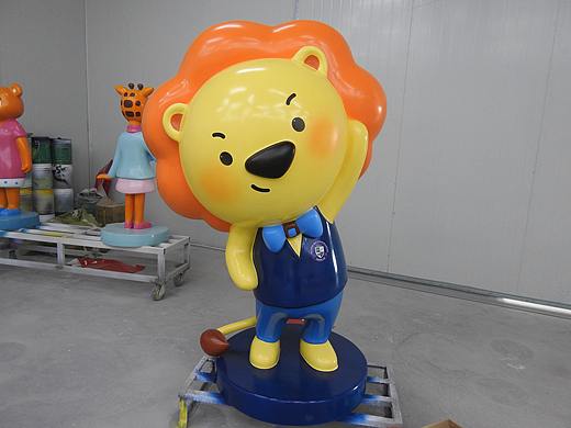 幼儿园狮子卡通雕塑装饰摆件玻璃钢动漫景IP观厂家定制